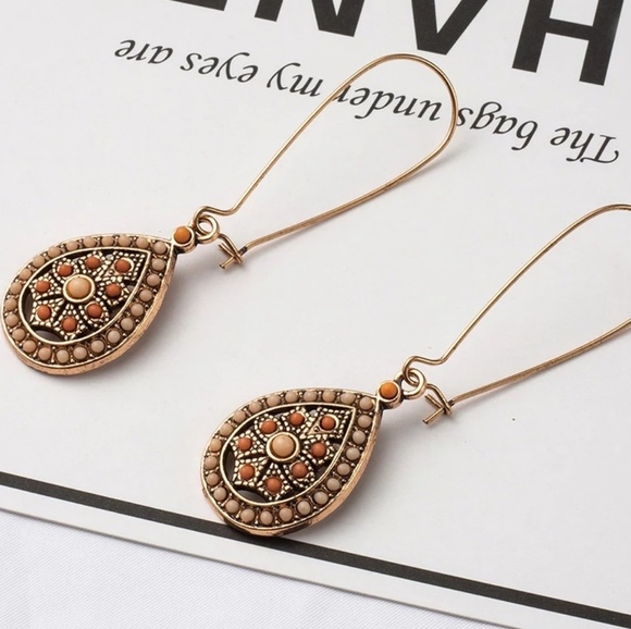 Gorgeous Long drop earrings - Picture 2 of 4